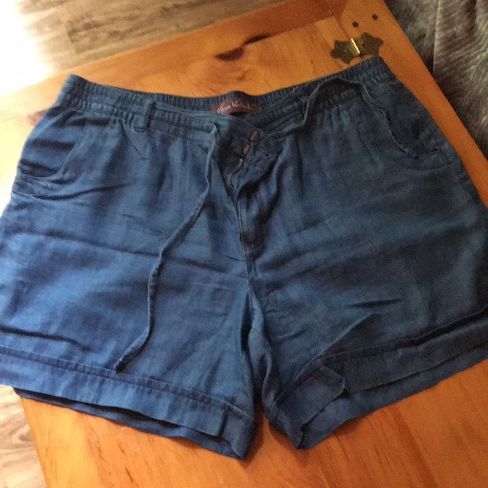 Gloria Vanderbilt shorts soft denim